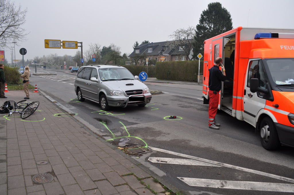 VU Radfahrer PKW Koeln Heimersdorf Volkhovenerweg P08.JPG